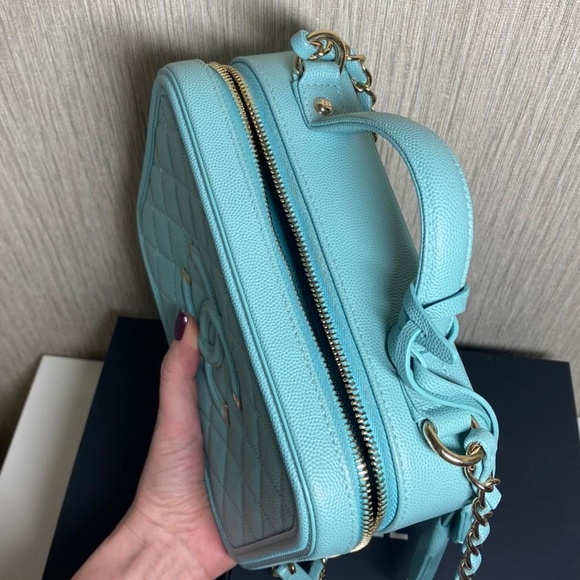 Chanel Vanity Case Tiffany color caviar bag - Picture 12 of 16